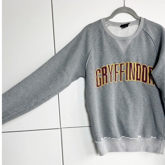 Harry Potter Gryffindor Sweatshirt Universal Studios Collegiate Letter Size XS - Picture 3 of 6